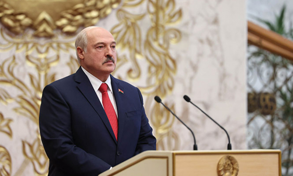 Лукашенко дал совет Макрону в ответ на предложение уйти в отставку