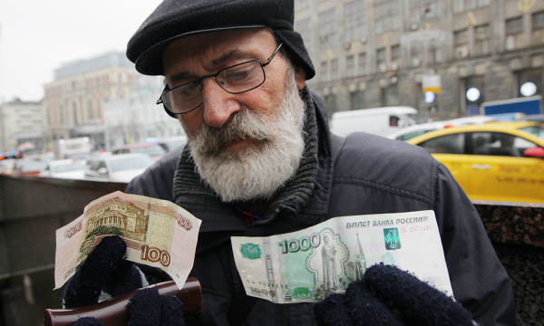 Названы минусы повышения пенсий работающим
