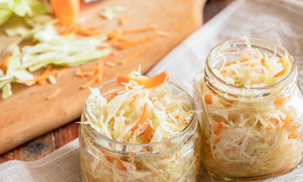 Прямо от бабушки: простой и вкусный рецепт квашеный капусты на зиму